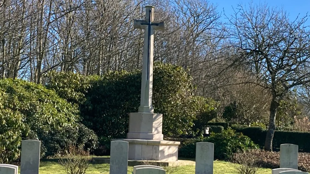 Lemvig Kirkegård 3 - War Graves Mindesmærke - HVL - GD