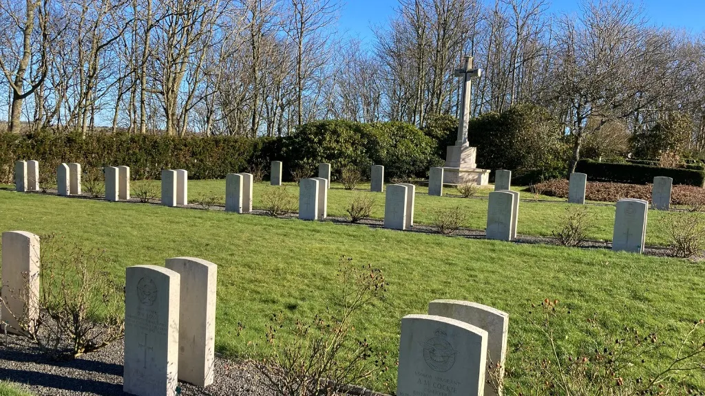 Lemvig Kirkegård 2 - War Graves - HVL