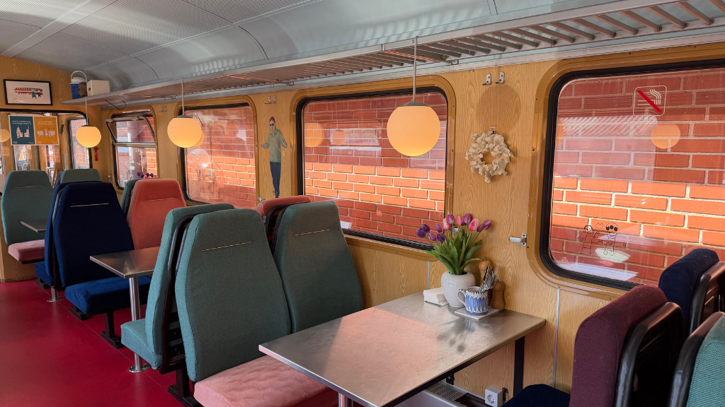 siddepladser i cafeen