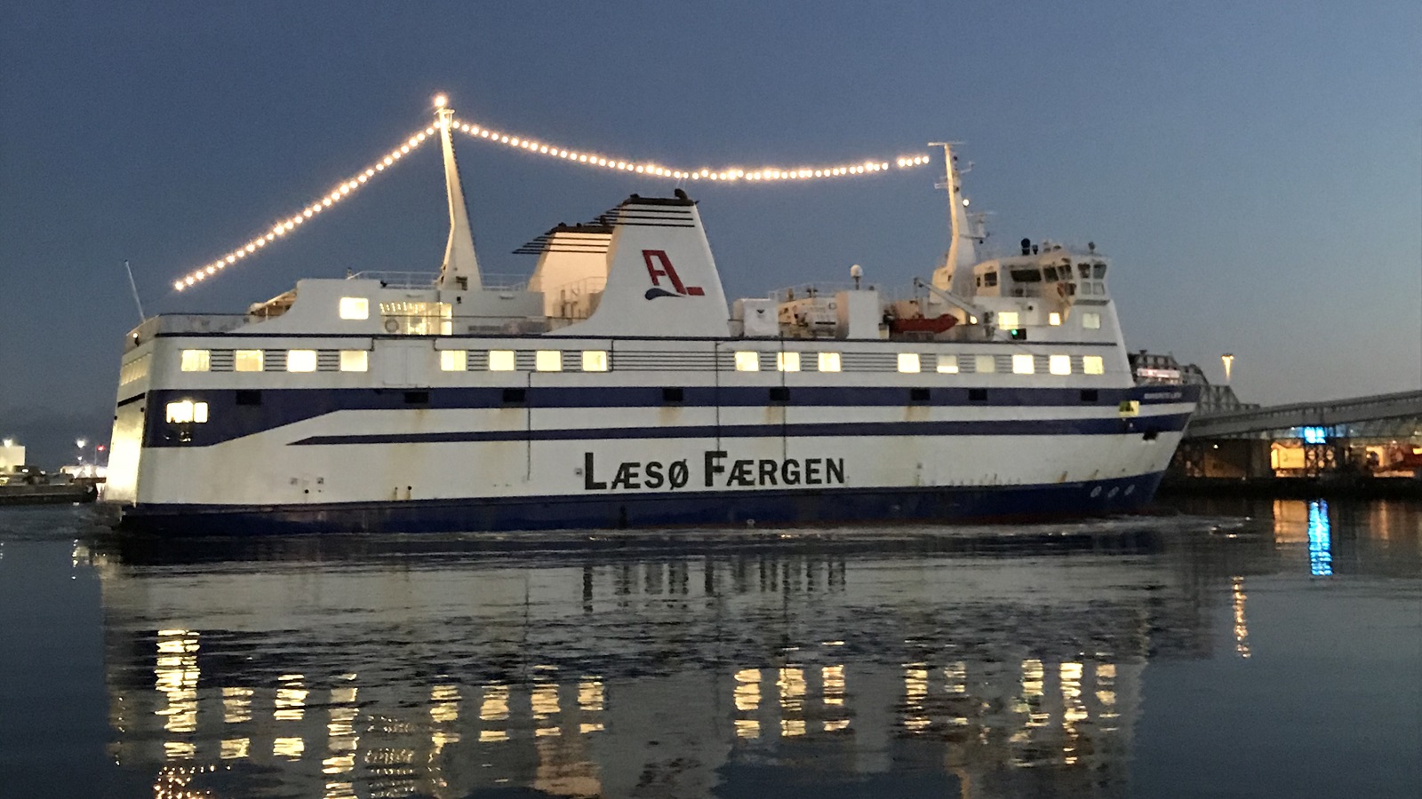 Læsøfærgen med julelys