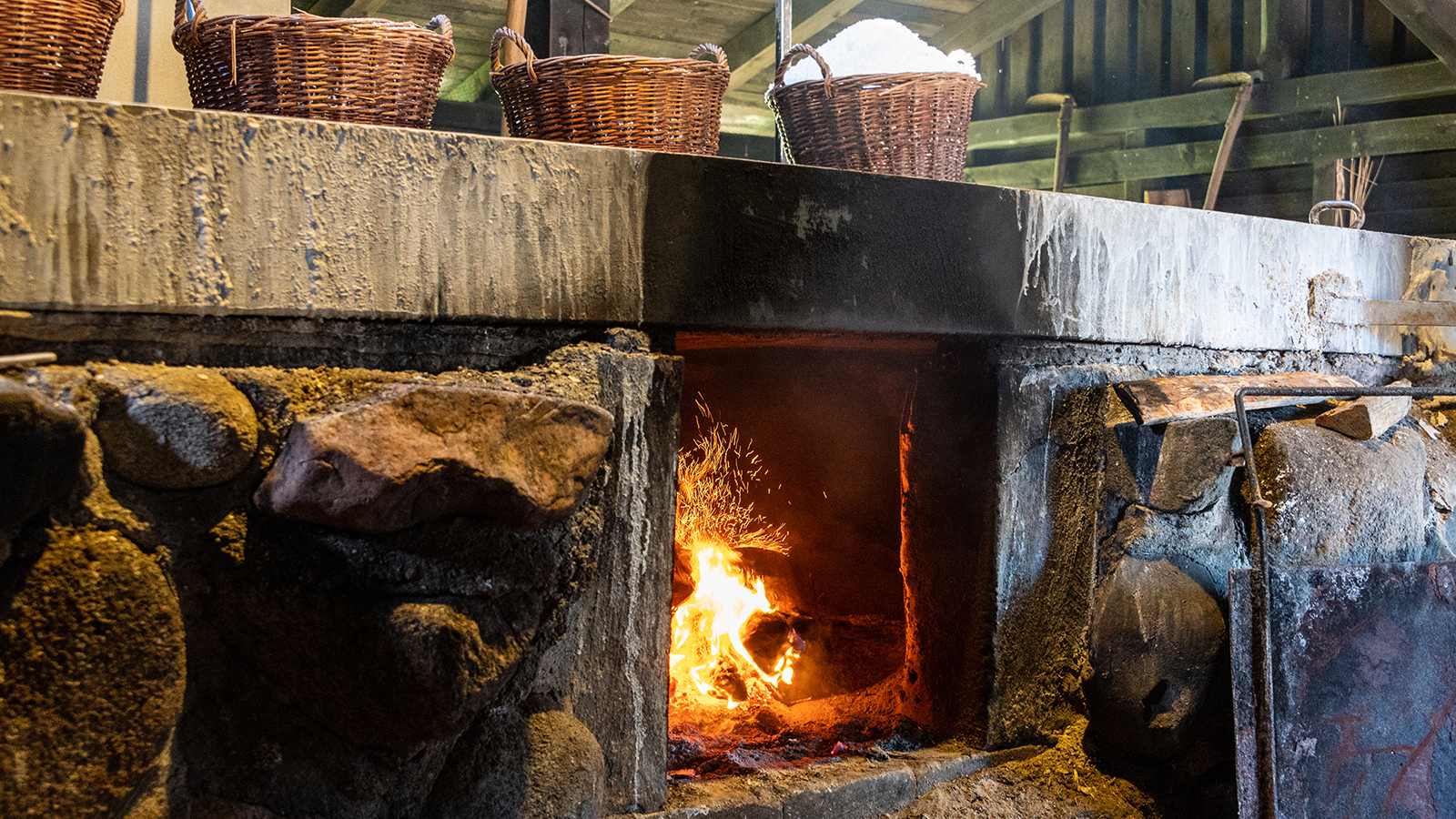 Heating the salt pans