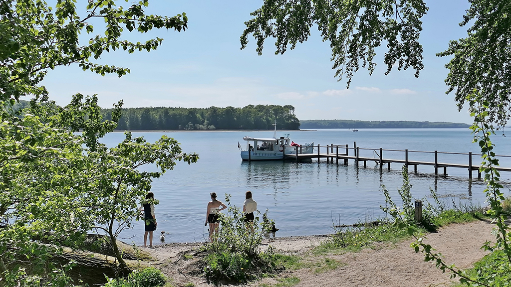 The Lillebæltsstien - on the coast in front of Hindsgavl Castle in Middelfart
