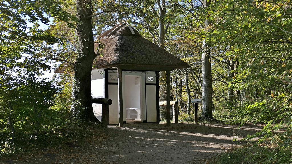 At Hindsgavl Castle is the small gazebo "Sorgenfri"