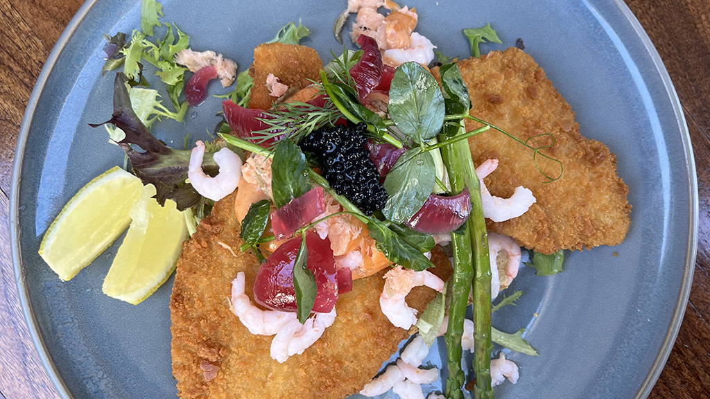 Stjerneskud en dejlig spise, tag på Café Sommer og nyd udsigten sammen med din mad