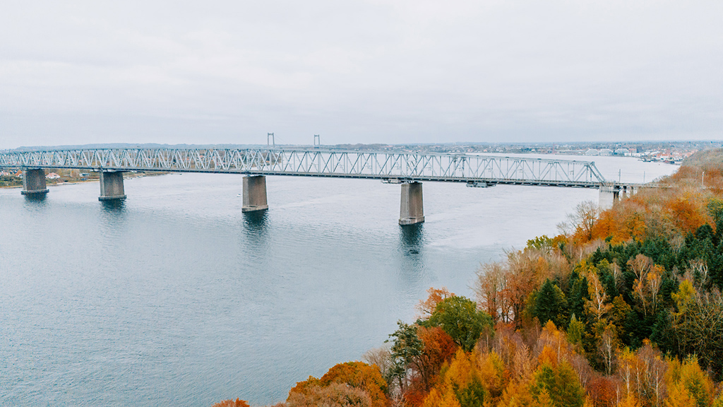 Efterår ved Lillebælt med broerne i front