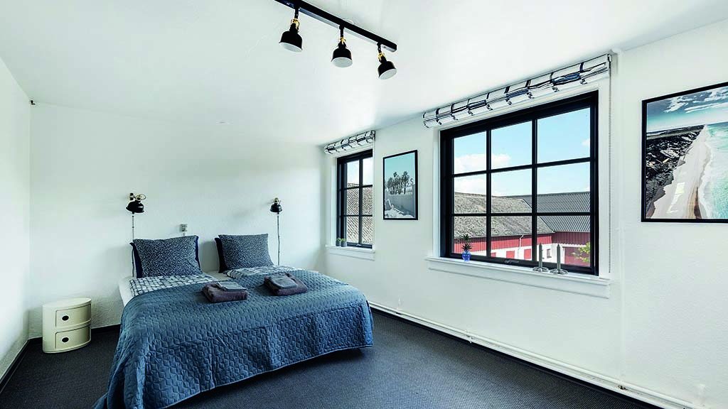 Double bed with courtyard view