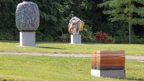 Skulptur ses i Clays skulpturpark