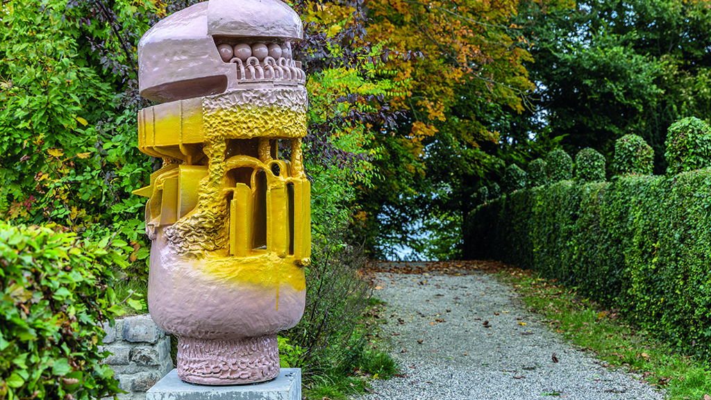 Skulptur ses i Clays skulpturpark