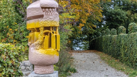 Skulptur ses i Clays skulpturpark