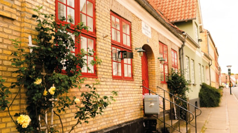 Den gamle bydel i Middelfart. Smukke gamle farvede byhuse