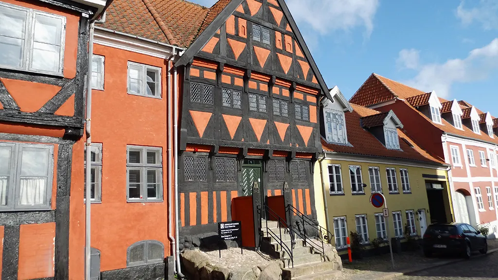 Middelfart ældste hus som i dag er museum med marsvinudstilling og købstaden Middefart