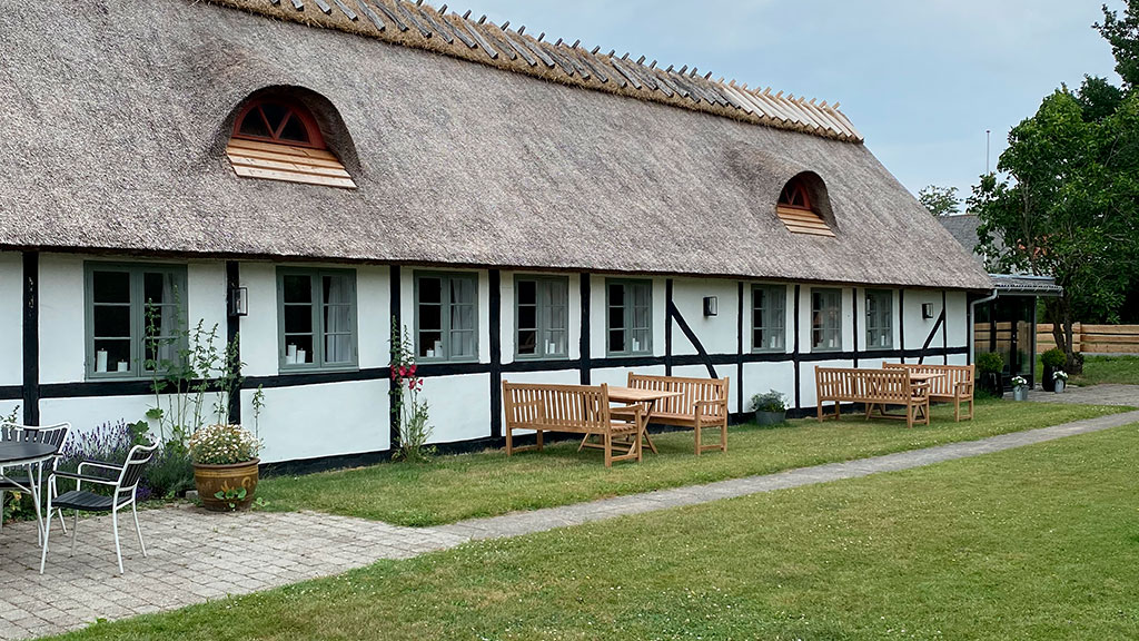 Kirsebærkroen - The Inn Between