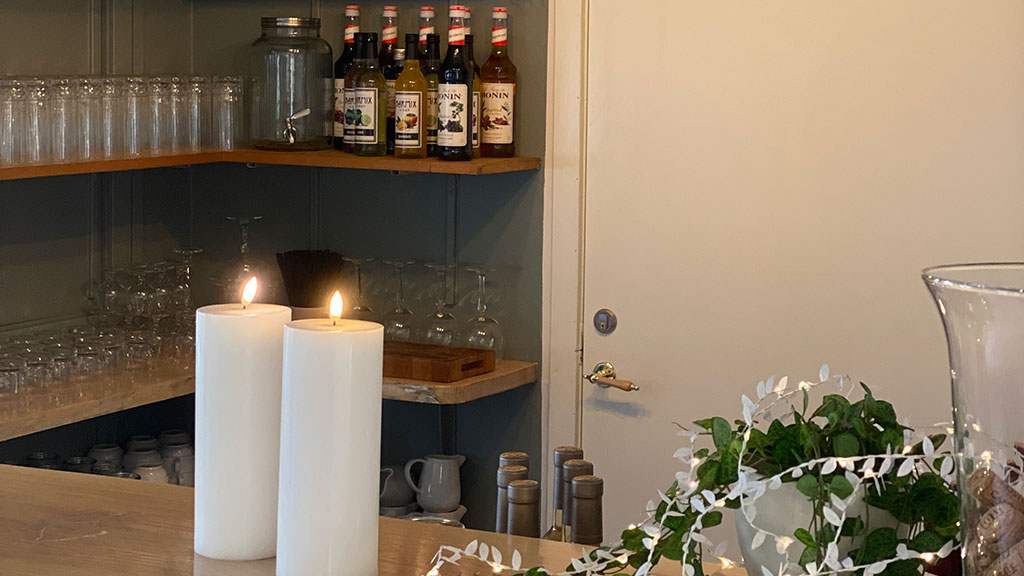 Kirsebærkroen - The Inn Between