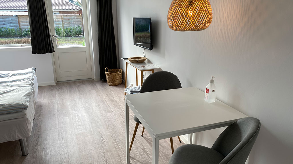 Kirsebærkroen - The Inn Between