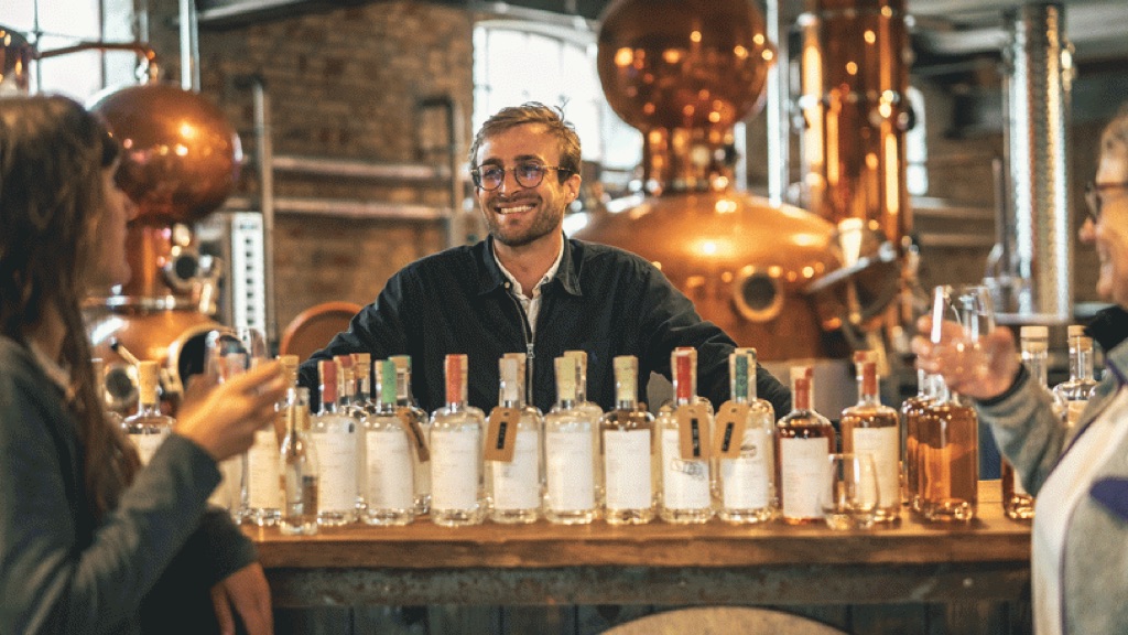 Radius Distillery ginsmagning