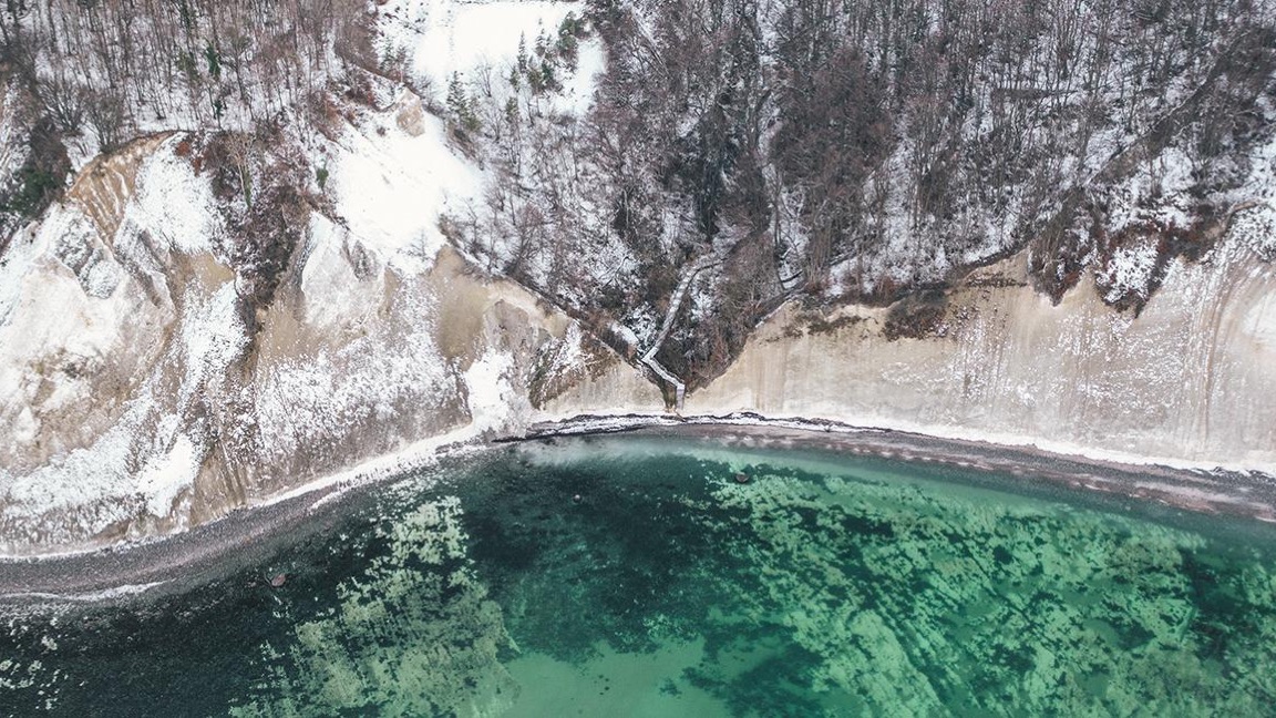 Møns Klint - Drone luftfoto, sne