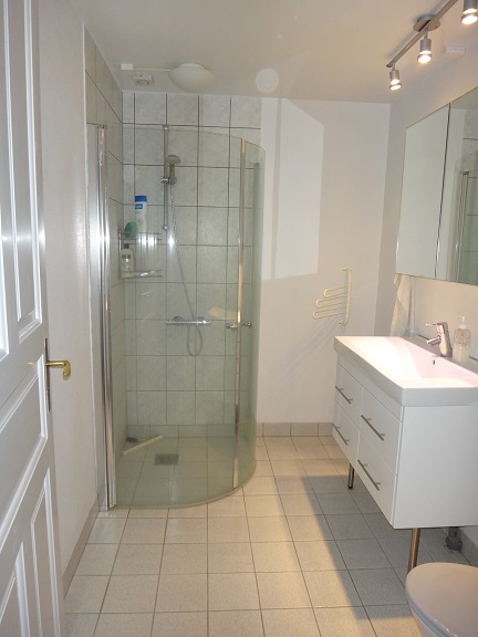 The bathroom at Strandlykken B&B