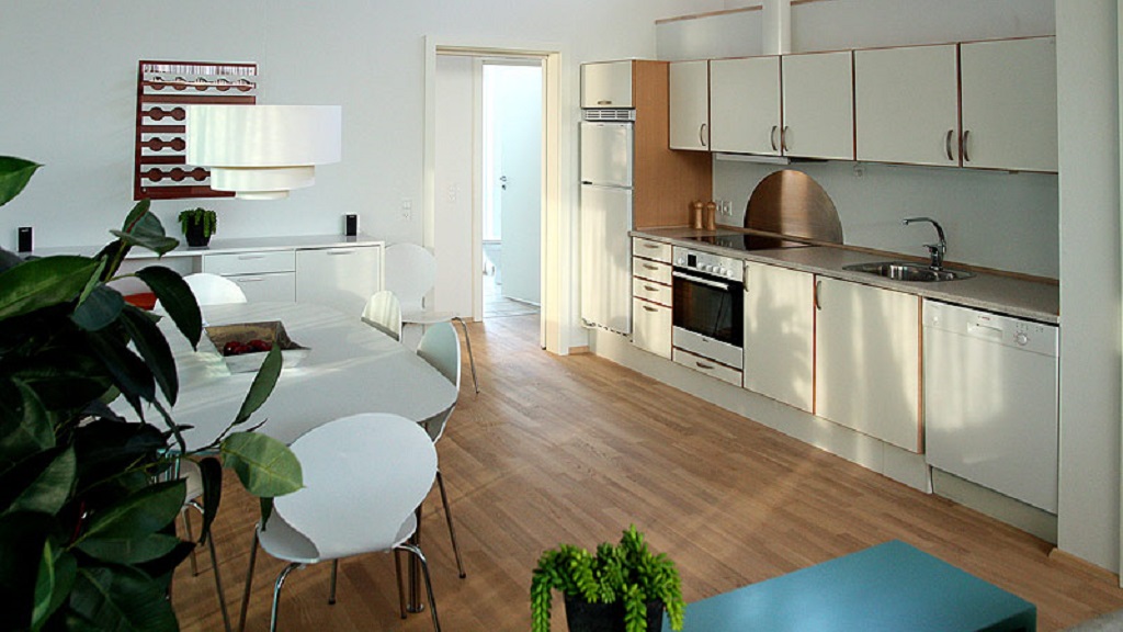 Nice kitchen with dining table in the holiday home at Bogense Golf Club