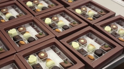 Æsker med fyldte chokolader fra L'Artisan i Søndersø