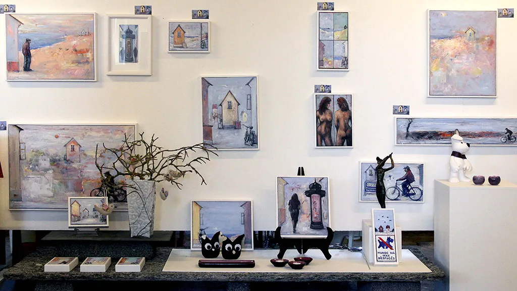 Paintings and small ceramic figurines