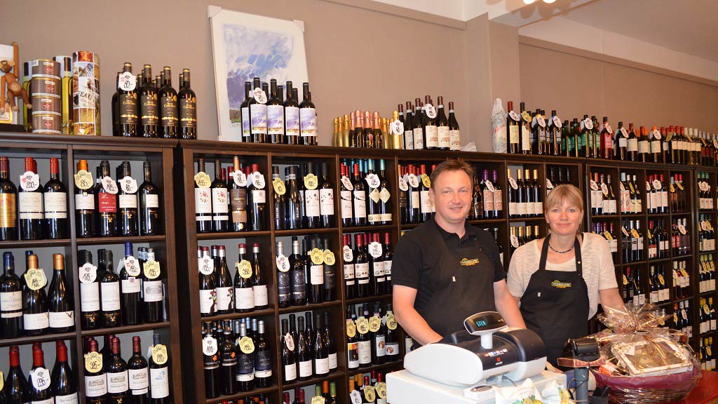 Large selection of good wine, beer, whisky, gin and delicious chocolates At Jakobsen - Vinspecialisten in Bogense