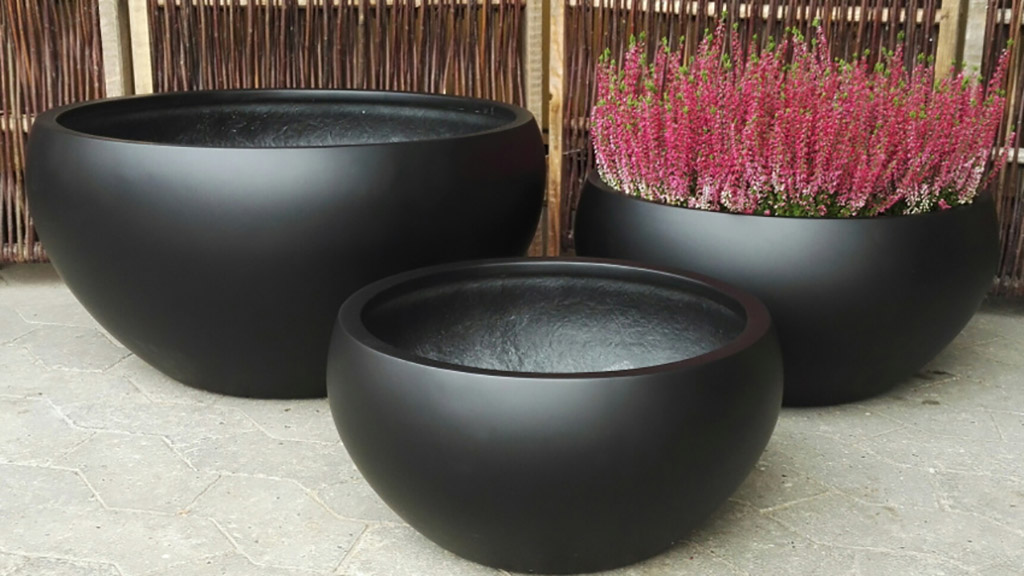 Niedrige Blumentöpfe aus schwarzem Polystone von Dansk Krukkeservice
