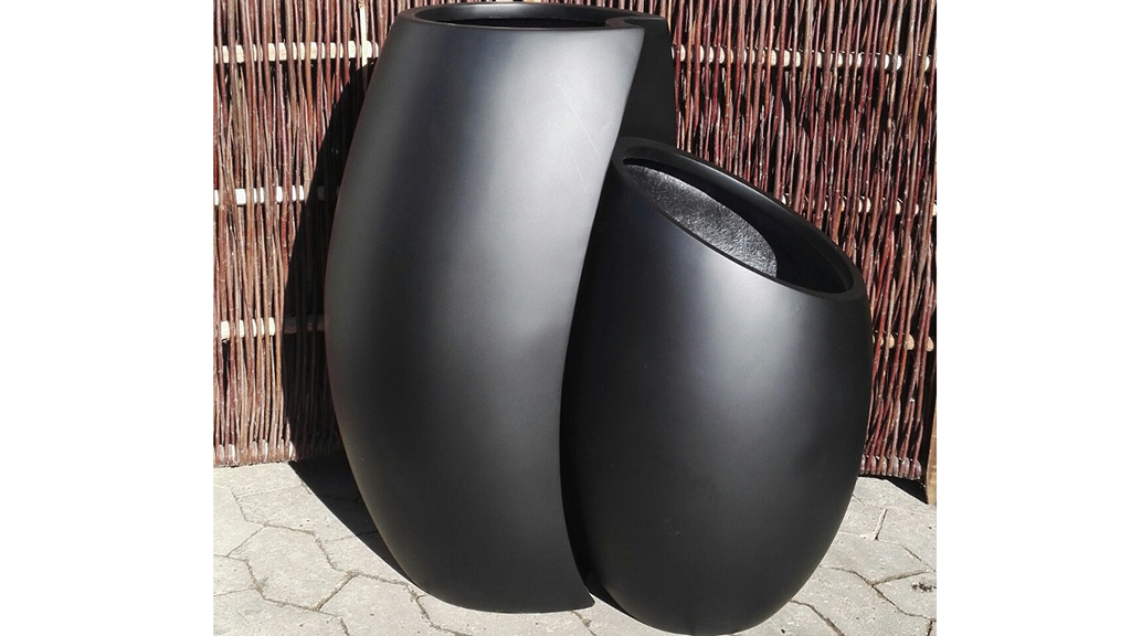 Skulpturale Blumentöpfe aus schwarzem Polystone von Danske Krukkeservice