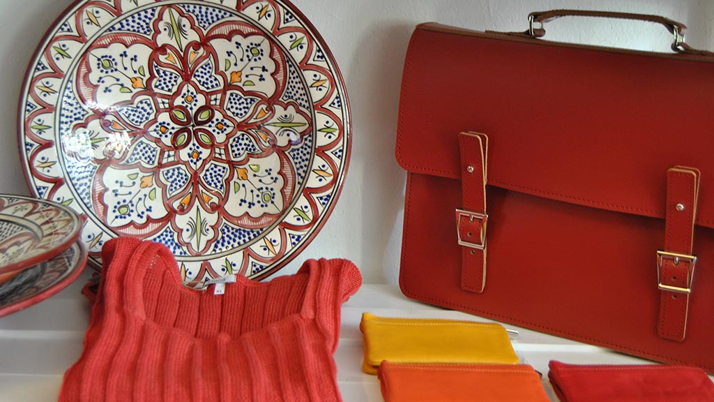 Bro Gårdbutik Keramik, Taschen und andere Accessoires in warmen Farben