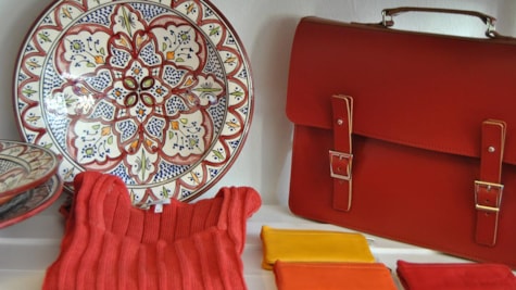 Bro Gårdbutik Keramik, tasker og andet tilbehør i varme farver