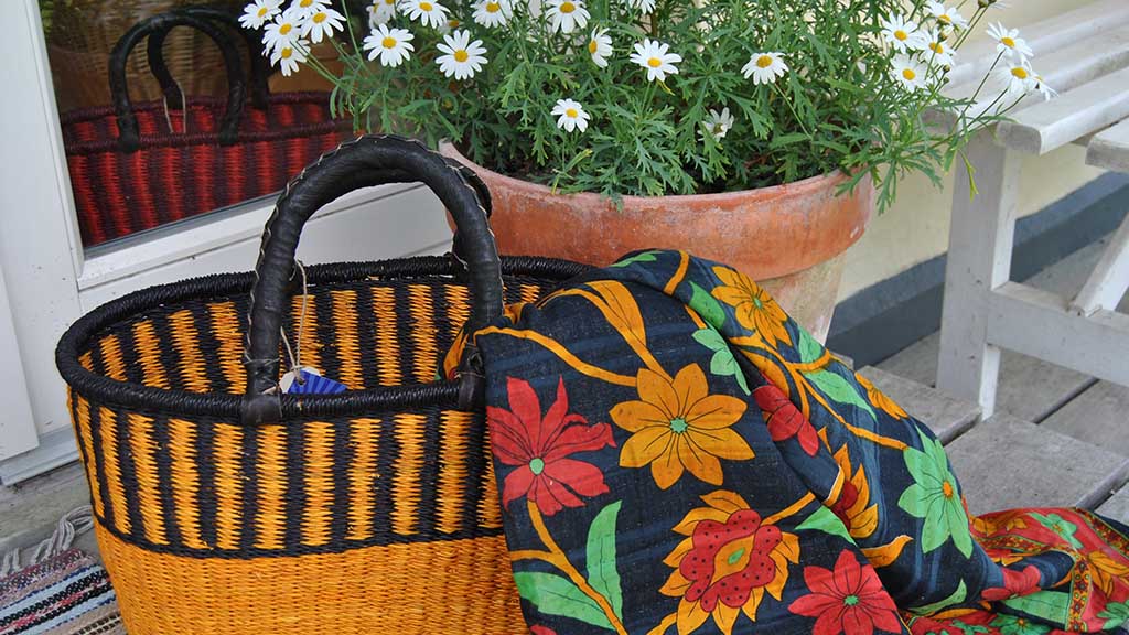 Bro Gårdbutik Weidenkörbe aus Ghana und Sari-Teppiche aus Bangladesch