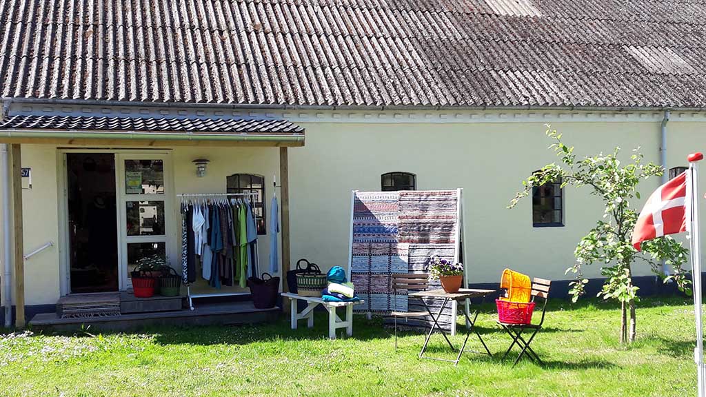 Vor dem Laden Bro Gårdbutik Brenderup