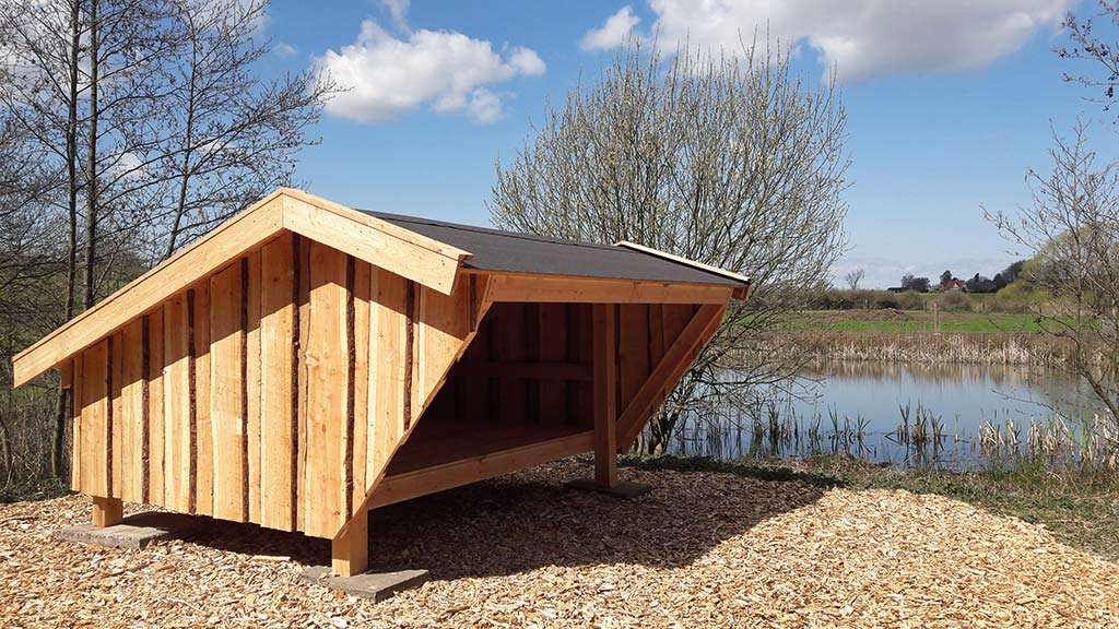 Ditlevsdal Bisonfarm has shelters close to the lake and bison oxen