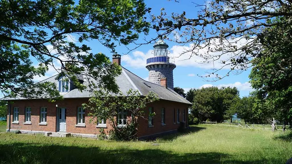 Lighthouse and lighthouse keeper's residence on Æbelø