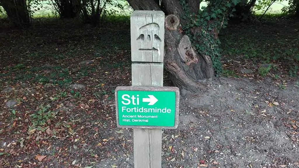 The sign shows the path to Kappendrup Church