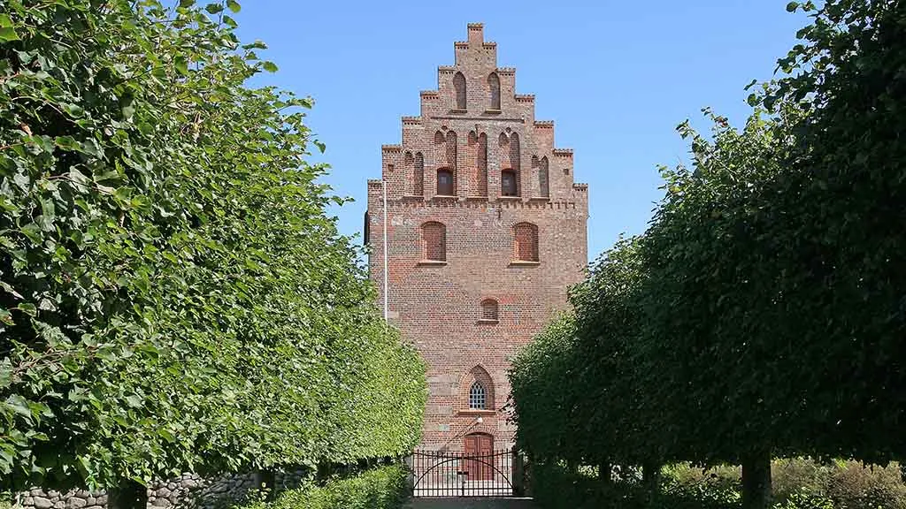 Kirken i landsbyen Lunde