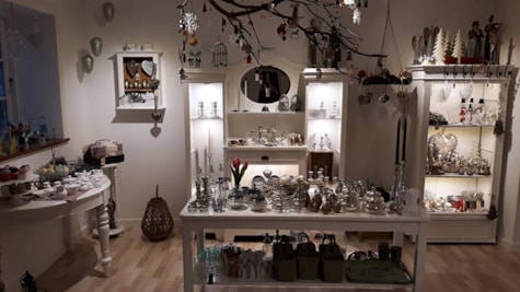 Indenfor i butikken hos Aaagaardens Lys