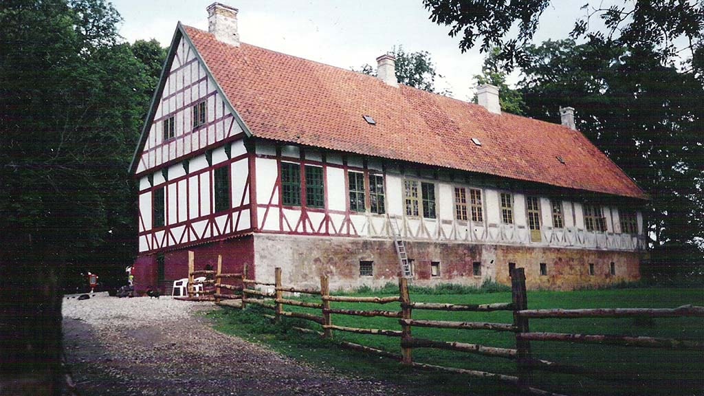 Das Hauptgebäude des alten Herrenhauses Oregård