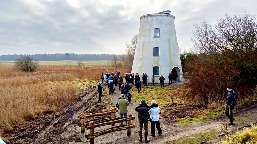 Langø Mill in winter with people sightseeing