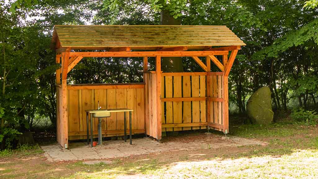 Small outdoor kitchen at the shelters in Glavendruplunden
