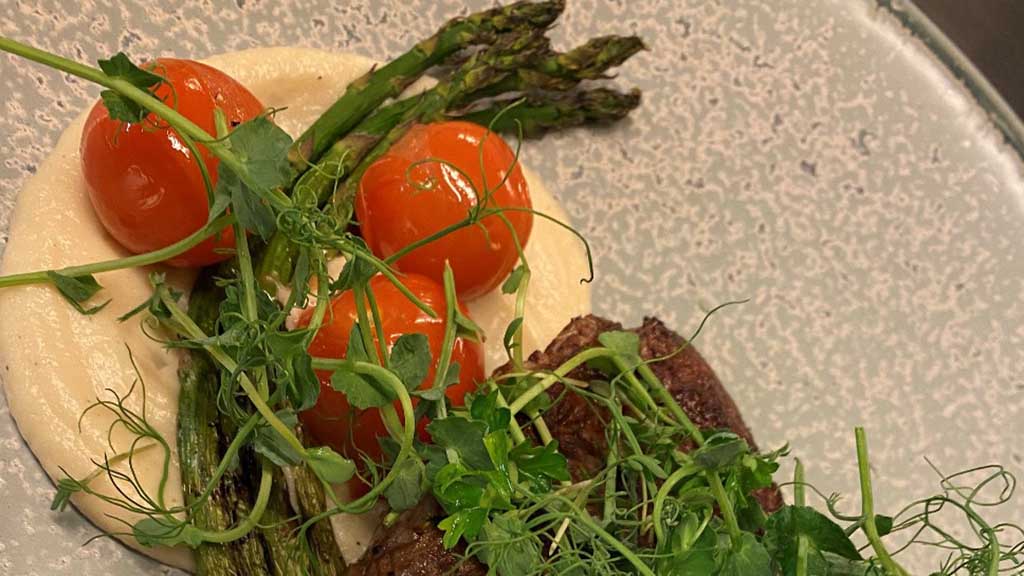 Bogense Hotel Restaurant tomatoes and asparagus