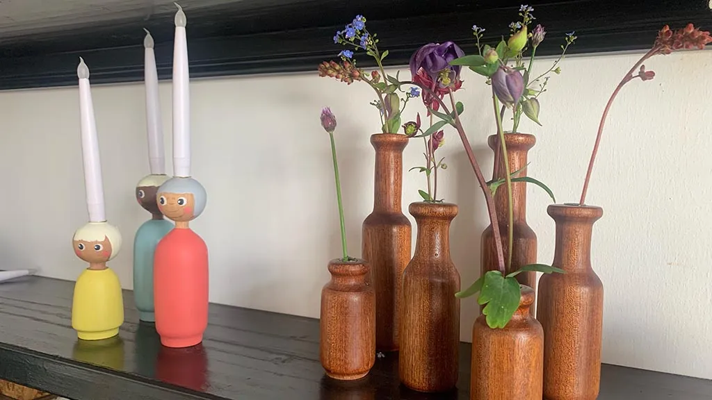 Bottle-shaped vases and small Miss U figurines