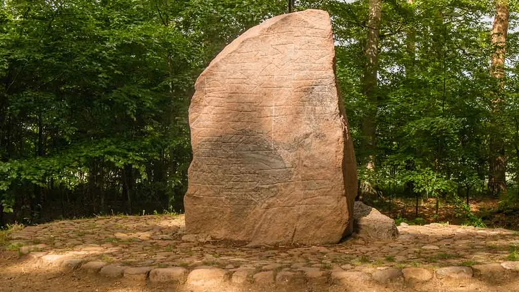 The Glavendrup stone on a sunny summer day