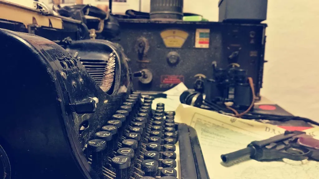 Typewriter and gun at the occupation museum Fyn