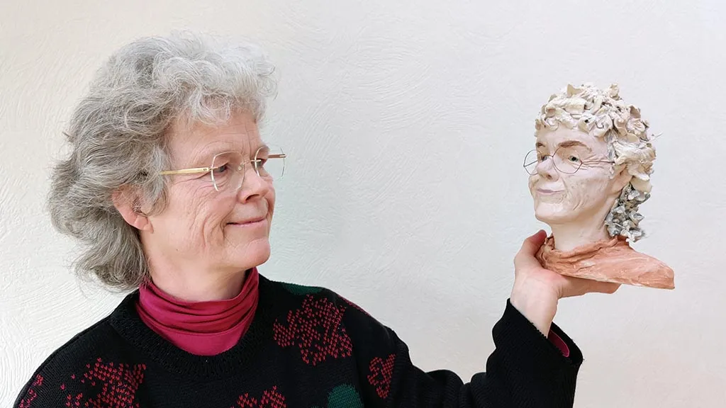 Artist Signe Rehhoff Andersen with a ceramic version of her head