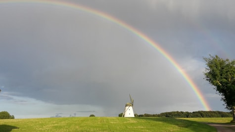 Regnbue over Brolund Mølle