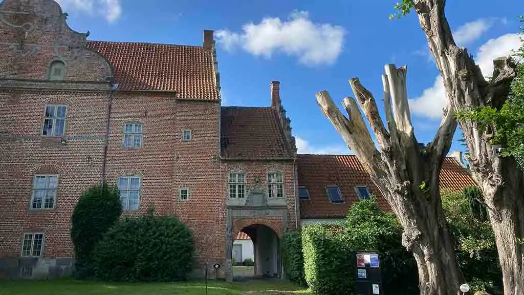 The entrance to castle Harridslevgaard