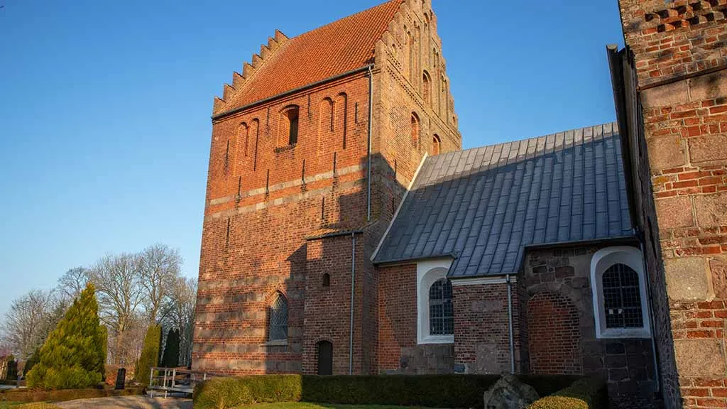 Skamby Church in winter seen from the side