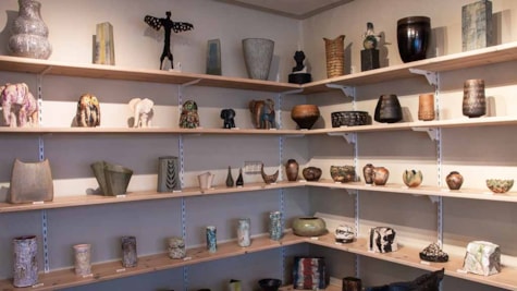 Keramikværker i Galleri 55 i Bogense