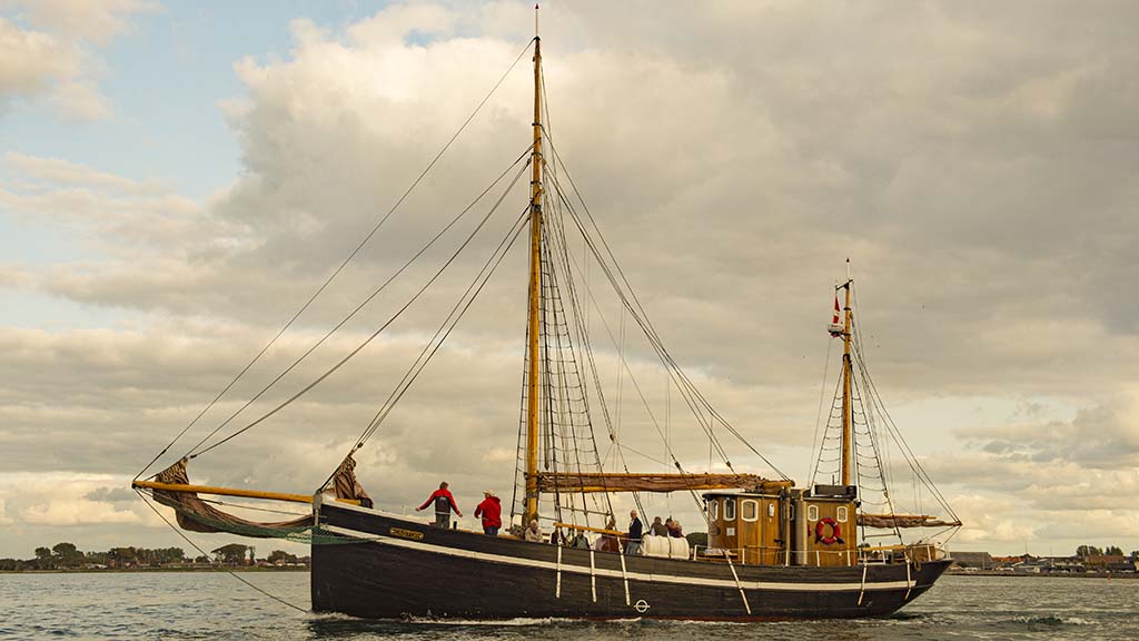 Castor at sea when the ship could sail