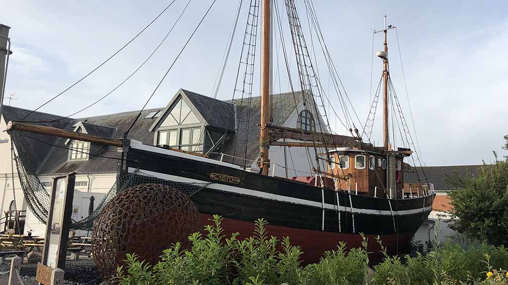 Castor on land with the foundry in the background